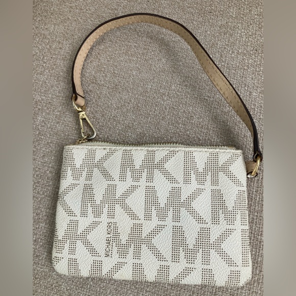 Michel Kors Logo Wristlet - Picture 2 of 5